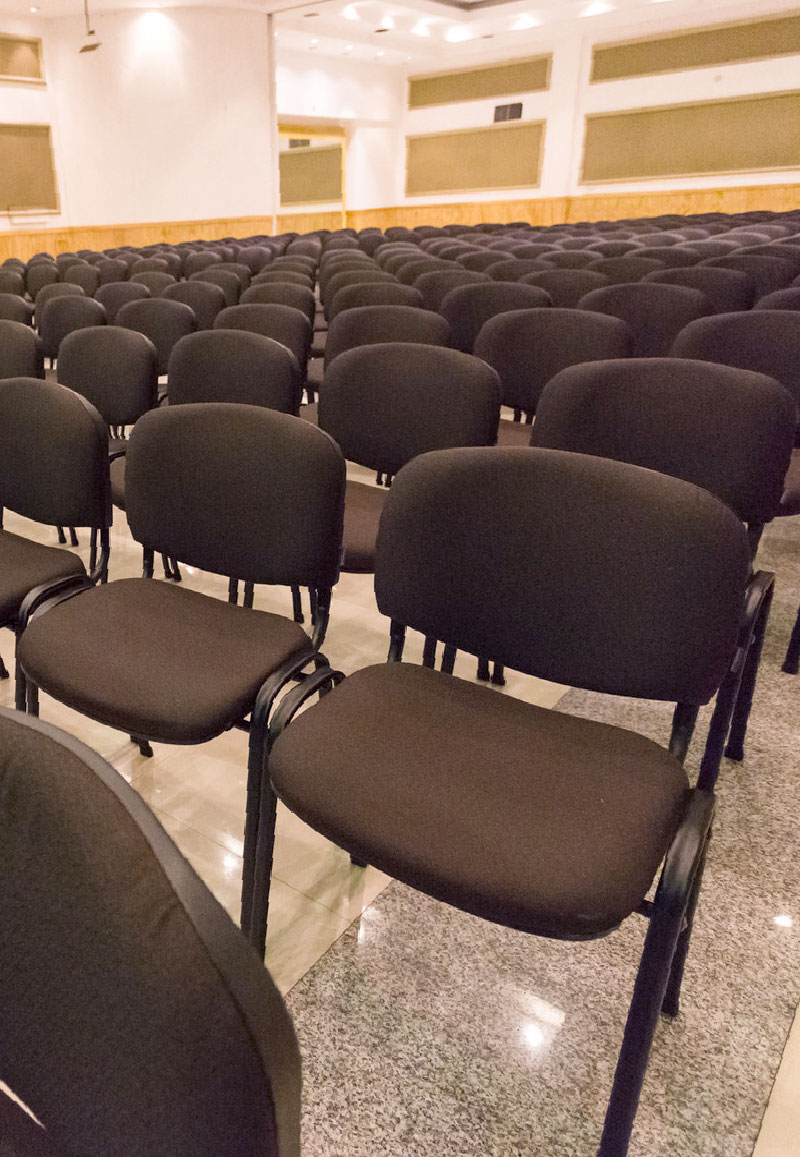 Sillas para salas y salones de conferencias en Colombia